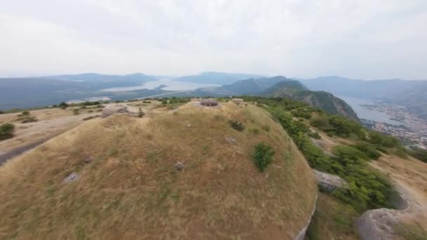 Antigua Fortaleza Gorazda Montenegro Rodeado Montañas Bosque Brotes Aéreos Bastión — Vídeos de Stock