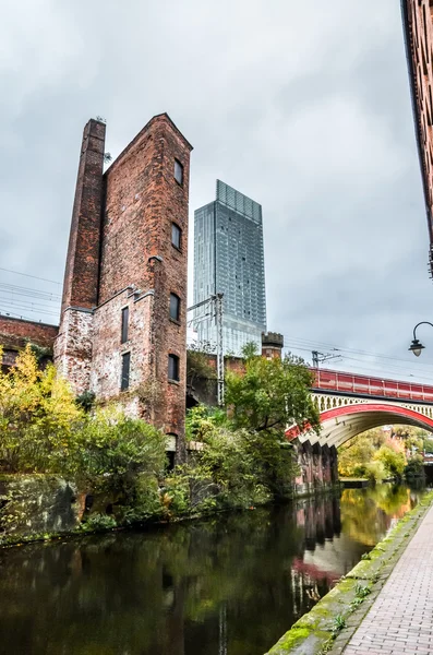 Manchester canal side with old and new — Stock Photo, Image