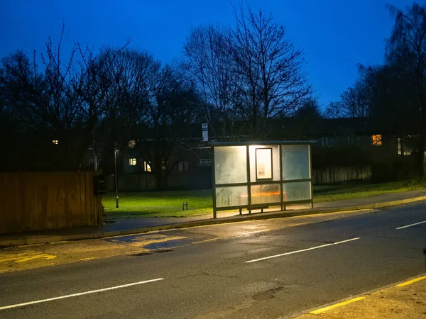 Bus stop at night in urban UK street — 图库照片