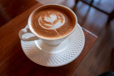 Beyaz kahve fincanını kapat.