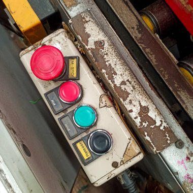 Kapatın, elektrik sistemi fabrikasının kontrolü.