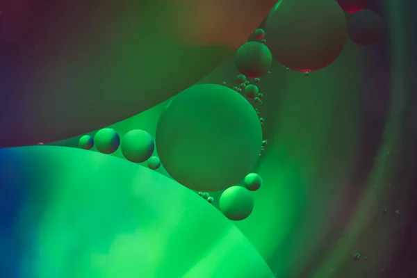 Абстрактні бульбашки води, що формують геометричні форми — стокове фото