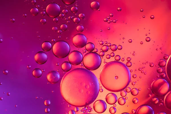 Абстрактні бульбашки води, що утворюють скупчення — стокове фото