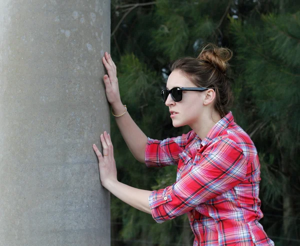 Woman looking, investigating — Stock Photo, Image