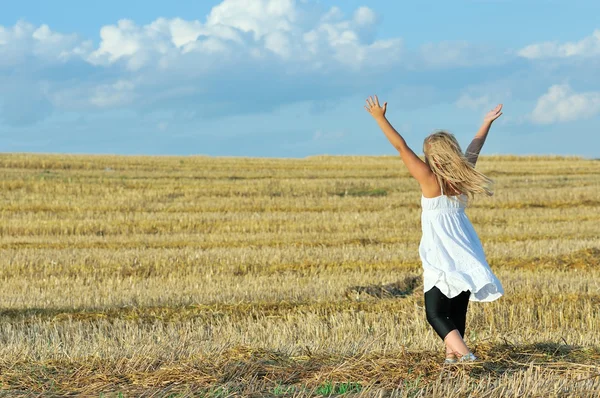 Little girl outdoors in sunny summer day — Stock Photo, Image