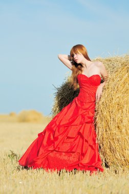 Gelini kırmızı gelinlik alan