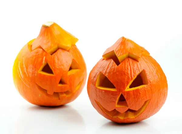 Twee oranje halloween pompoenen jack o lantaarns — Stockfoto