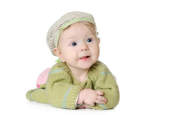 Porträtt av fem månader gammal baby flicka klädd i stickad vinter mössa — Stockfoto