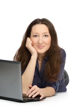 iş üstünde onu laptop genç kadın fotoğrafı