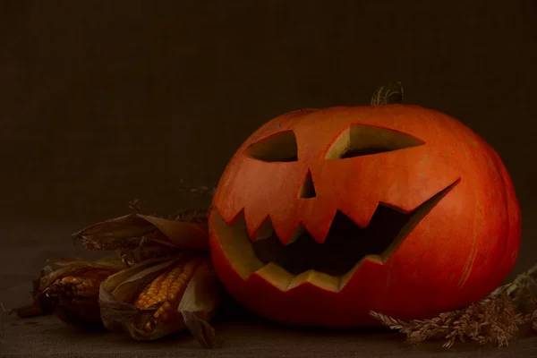 Gruselige Halloween-Kürbis-Laterne — Stockfoto