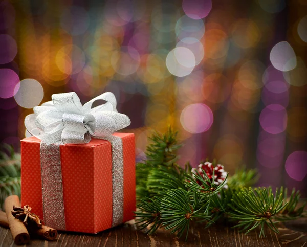 Decoraciones de Navidad con caja de regalo — Foto de Stock