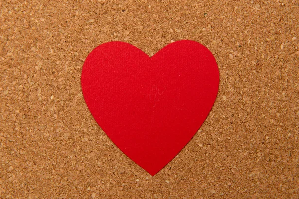 Baskı altında mantar zemin üzerine kırmızı kalp — Stok fotoğraf