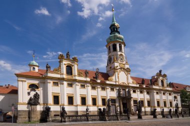 Loreta von bağlantılar