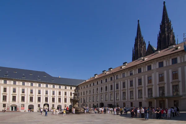 Hradschin und Kirche — Stockfoto