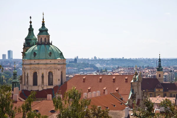 Kirche und Stadt — Zdjęcie stockowe