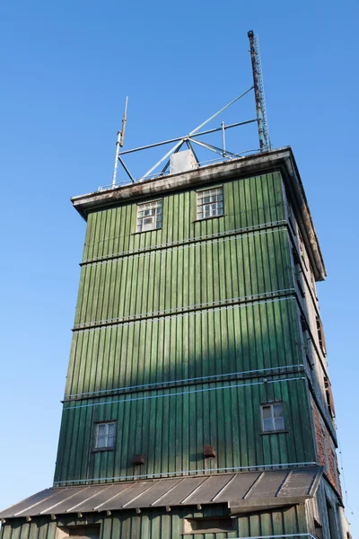 Turmspitze mit Fenstern — Stockfoto