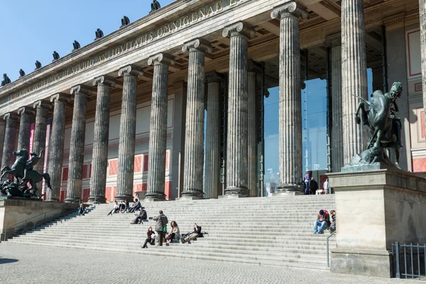 Steg framför museum — Stockfoto