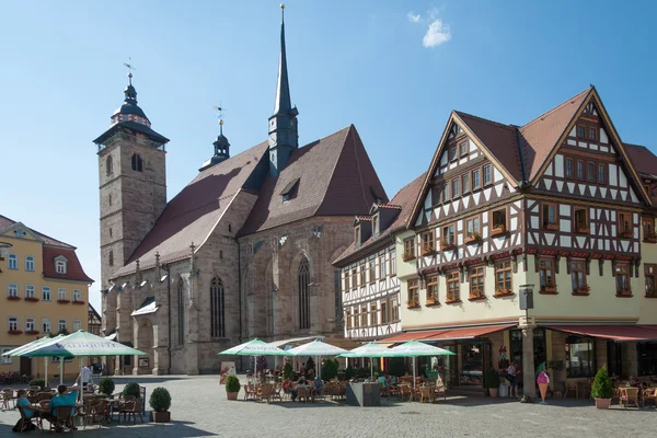 Chruch en het plein — Stockfoto