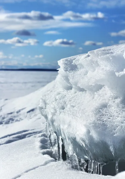 Smältande snö och is — Stockfoto