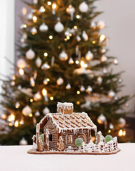 Gingerbread cottage with Christmas tree — Stock Photo, Image