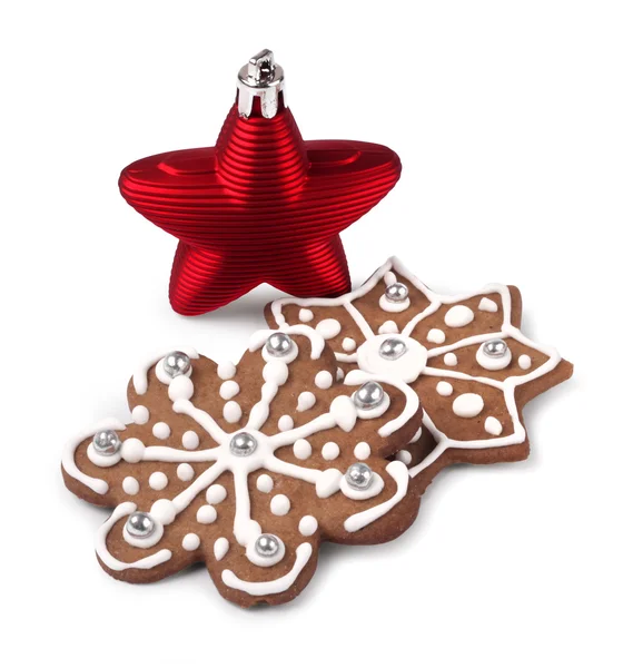 Kırmızı Noel yıldızı ve gingerbreads — Stok fotoğraf