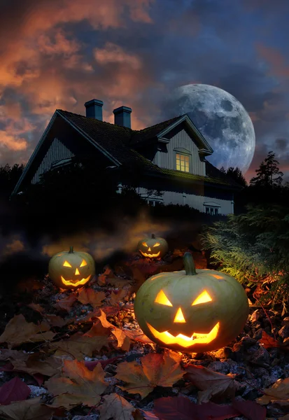 Haunted house halloween pumpkins — Stock Photo, Image