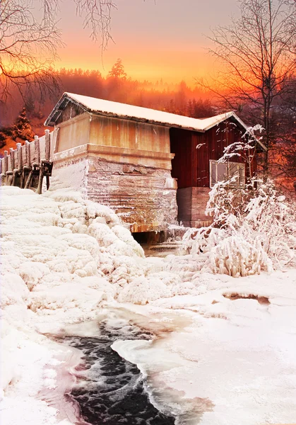 Alte Wassermühle an Heiligabend — Stockfoto