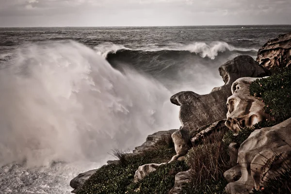 Oceaan met het breken van golven — Stockfoto