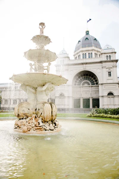 Statuenbrunnen — Stockfoto