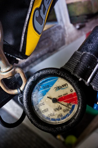 Calibre no equipamento de mergulho — Fotografia de Stock