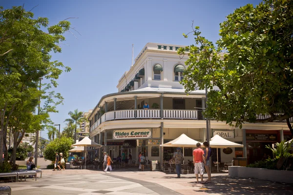 Cena de rua e arquitetura em Cairns — Fotografia de Stock