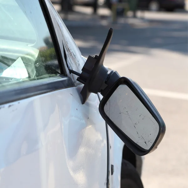Damaged car and broken side rear view mirror. — Stock Photo, Image