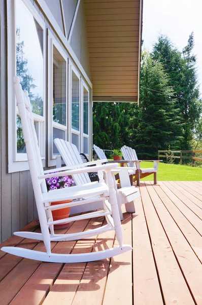Farm house open front deck with white chairs. — Stock Photo, Image