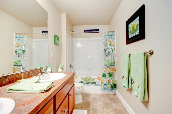 Ванная комната с лягушками . — стоковое фото