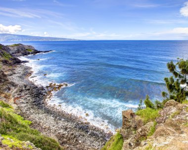 ada maui cliff sahil şeridi okyanus ile. Hawaii.