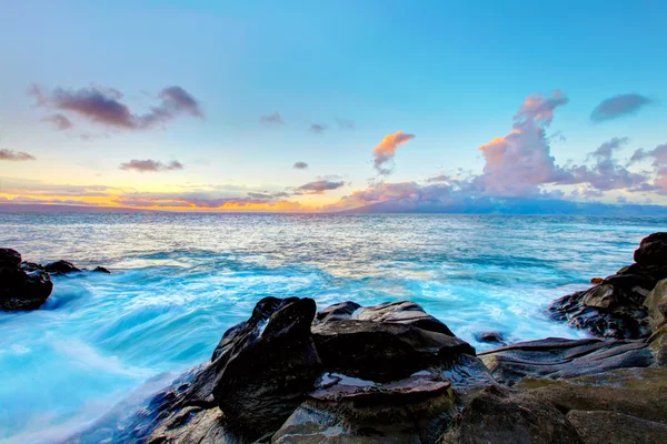 Île de Maui falaise littoral avec océan. Hawaï . — Photo