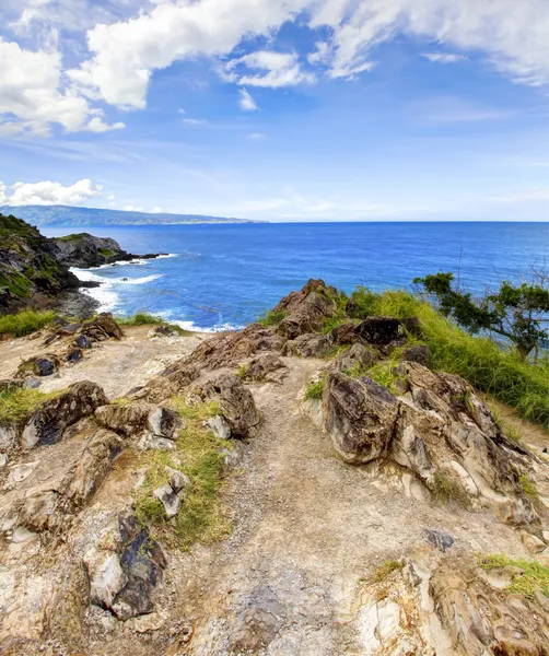 Νησί maui βράχο ακτογραμμή με ωκεανό. Χαβάη. — Φωτογραφία Αρχείου