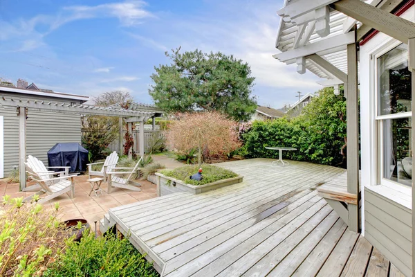 House large deck and backyard during early spring. — Stock Photo, Image