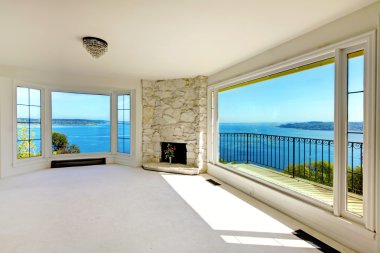 su görünümü ve şömine Lüks Emlak yatak odası.