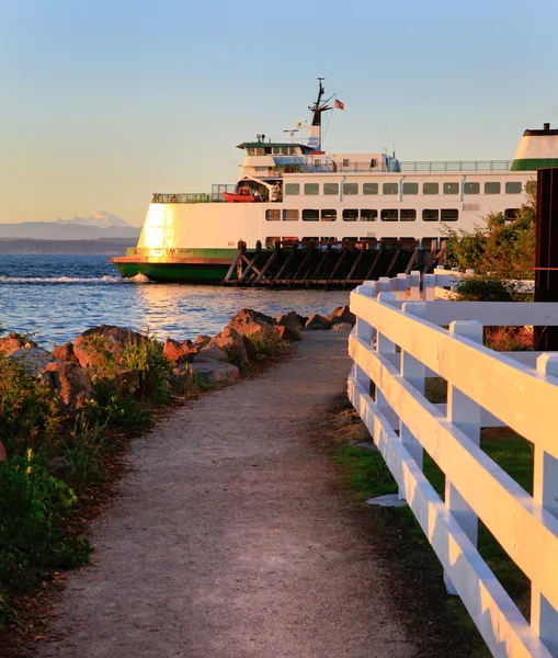 Mukilteo a Bainbridge Washington State ferry durante el atardecer . —  Fotos de Stock