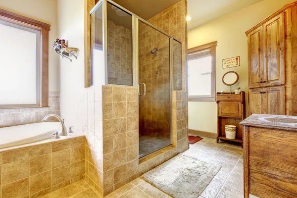 Large bathroom with wood furniture and natural colors. — Stock Photo, Image