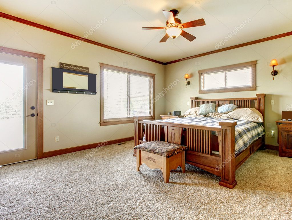 natürliche Kabine Bauernhof Haus Schlafzimmer mit beigen Teppich und ... natürliche Kabine Bauernhof Haus Schlafzimmer mit beigen Teppich und ...