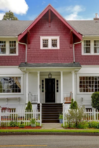 Classic large craftsman old American house exterior. — Stock Photo, Image
