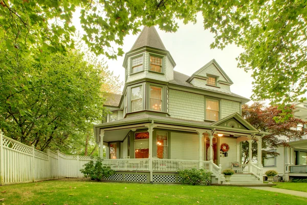 Beautiful historical American house exterior. Northwest. — Stock Photo, Image