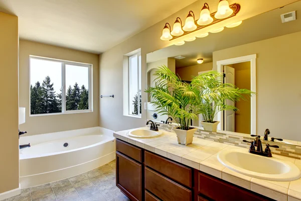 New home bathroom with shower and bath. — Stock Photo, Image