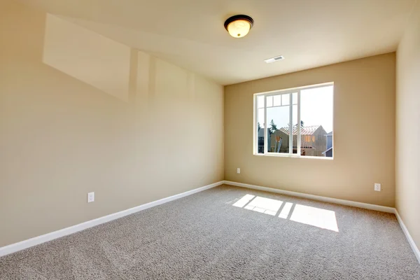 New empty room with beige carpet. — Stock Photo, Image