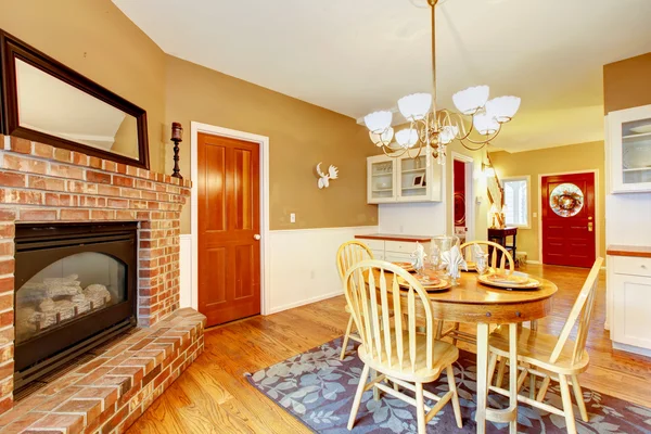 Breakfast dining room area with fireplace near kitchen. — Stock Photo, Image