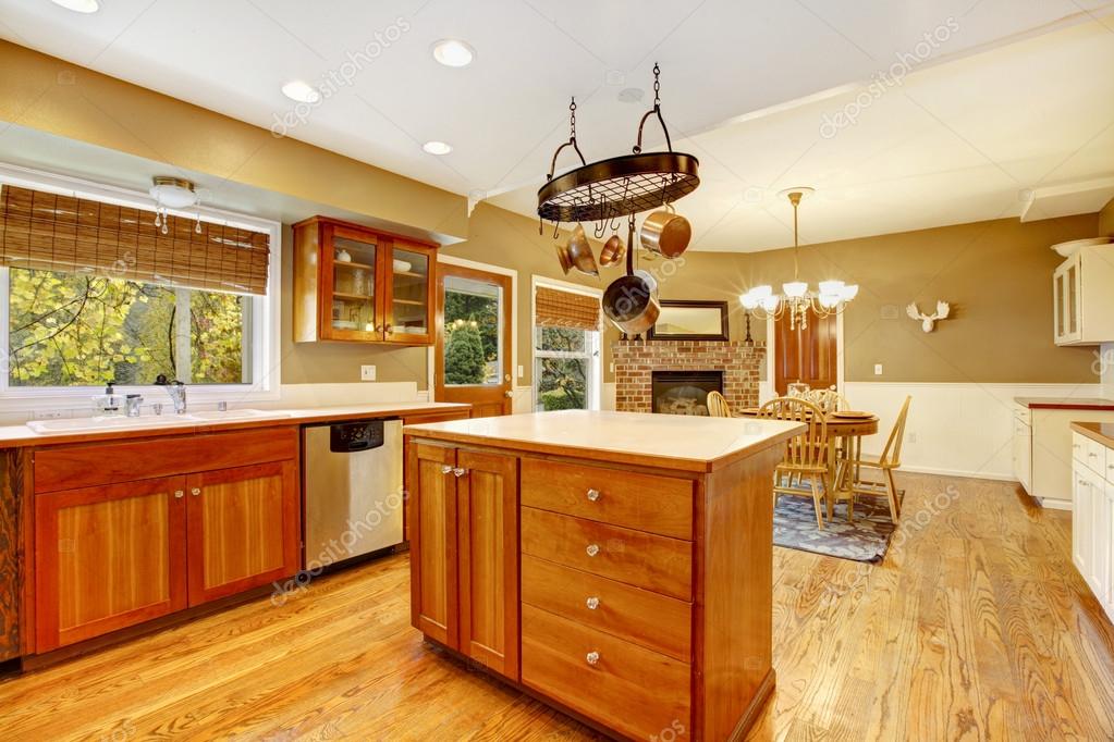 interior de cocina amplia granja país — Foto de stock © iriana88w #31876161