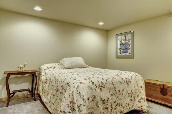 Światło przytulne mała sypialnia — Zdjęcie stockowe