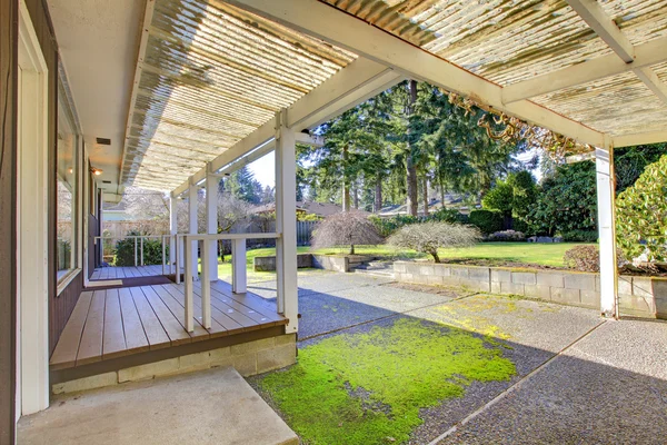 Covered front porch — Stock Photo, Image